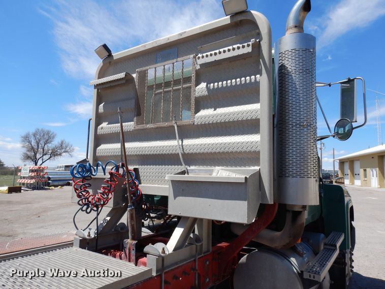 image for item LT9823 1995 Mack CH613  semi truck