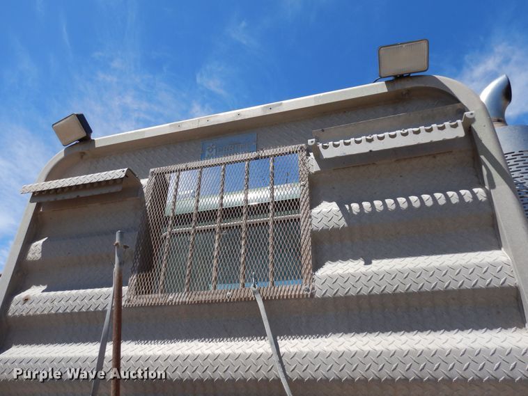 image for item LT9823 1995 Mack CH613  semi truck