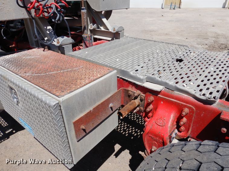 image for item LT9823 1995 Mack CH613  semi truck