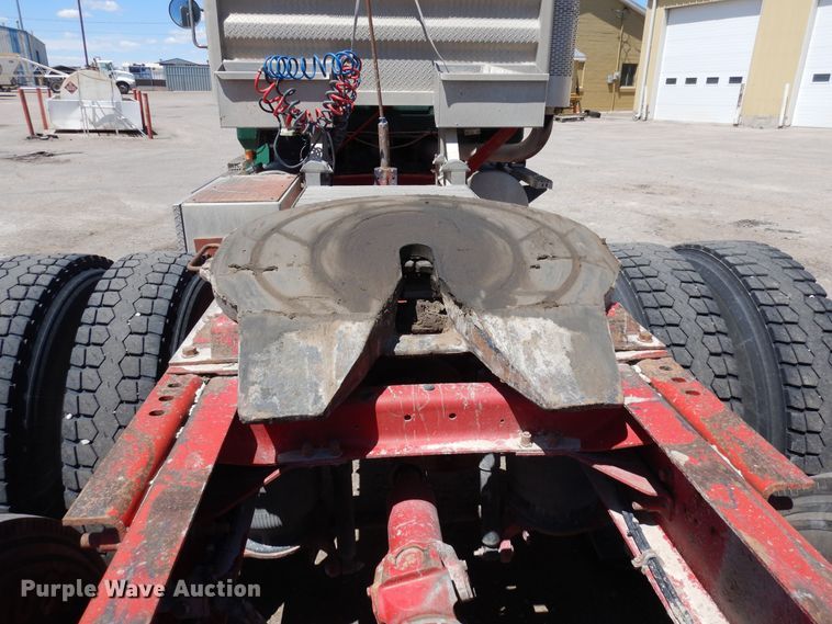 image for item LT9823 1995 Mack CH613  semi truck