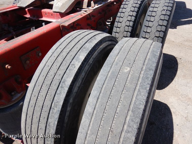 image for item LT9823 1995 Mack CH613  semi truck