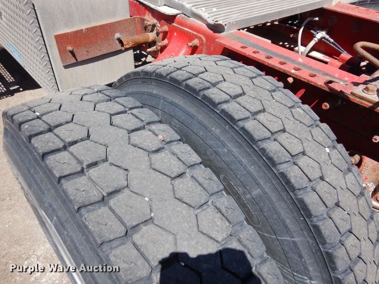 image for item LT9823 1995 Mack CH613  semi truck