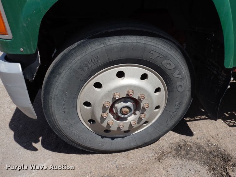 image for item LT9823 1995 Mack CH613  semi truck