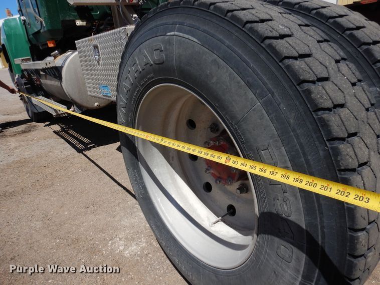 image for item LT9823 1995 Mack CH613  semi truck