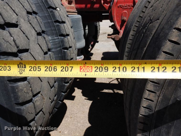 image for item LT9823 1995 Mack CH613  semi truck