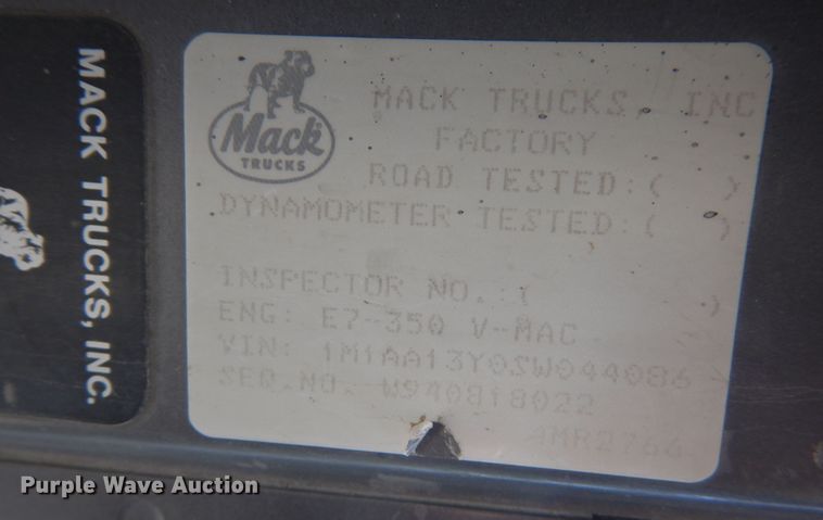 image for item LT9823 1995 Mack CH613  semi truck
