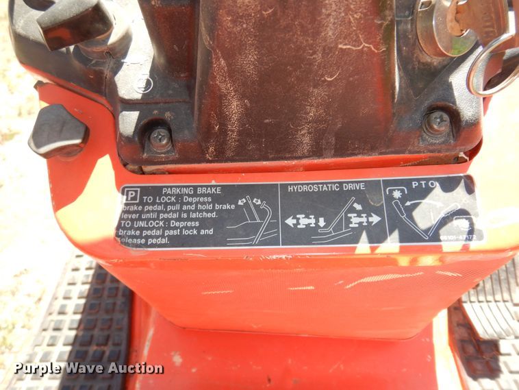 image for item MD9108 Kubota G1900  lawn tractor