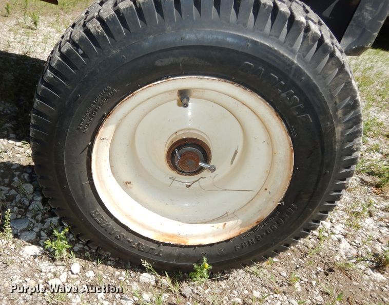 image for item MD9108 Kubota G1900  lawn tractor