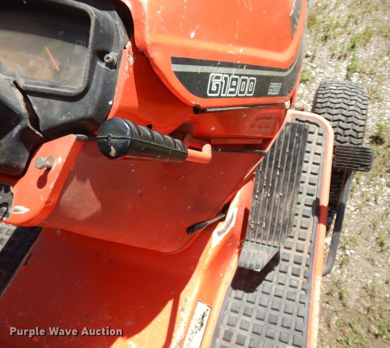 image for item MD9108 Kubota G1900  lawn tractor
