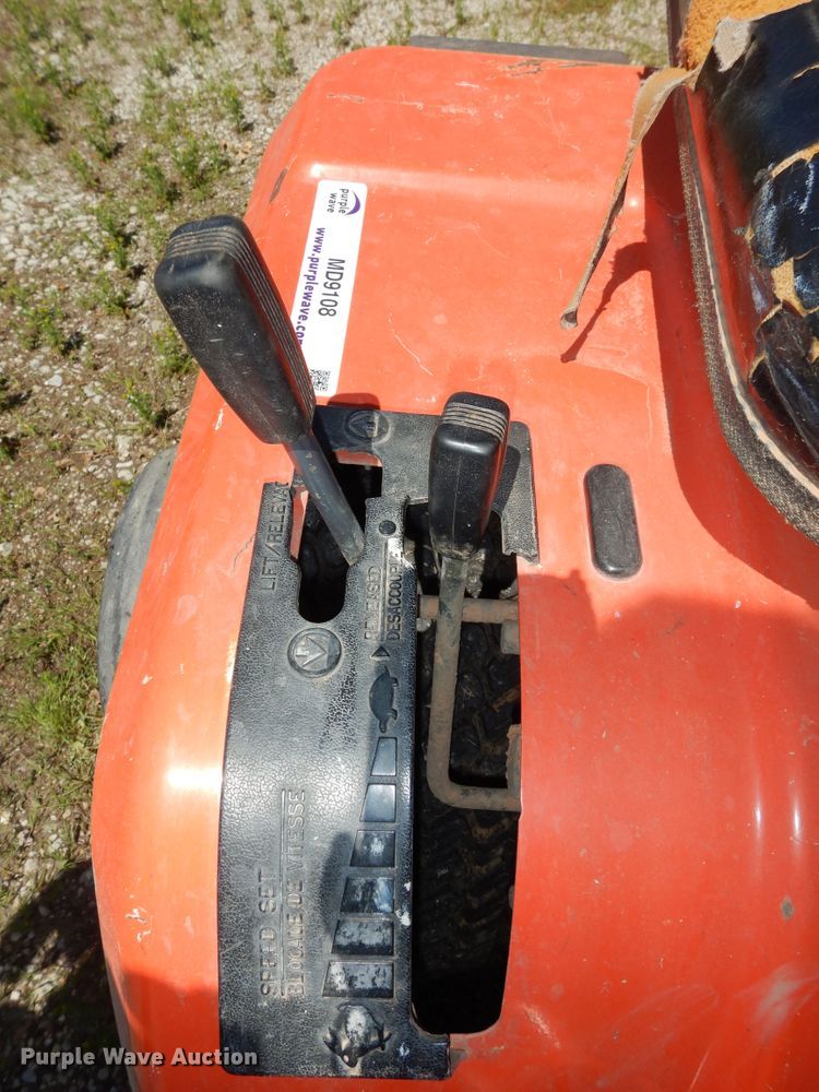 image for item MD9108 Kubota G1900  lawn tractor