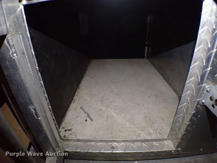 image for item MF9283 Truck bed dog box