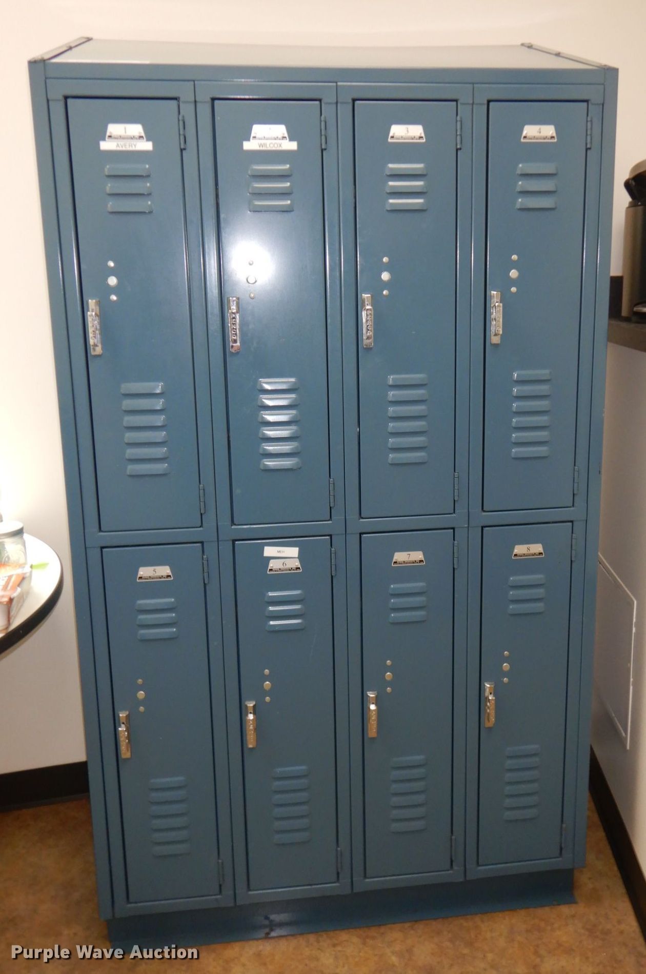 Locker in Riverside, MO | Item KD9977 sold | Purple Wave