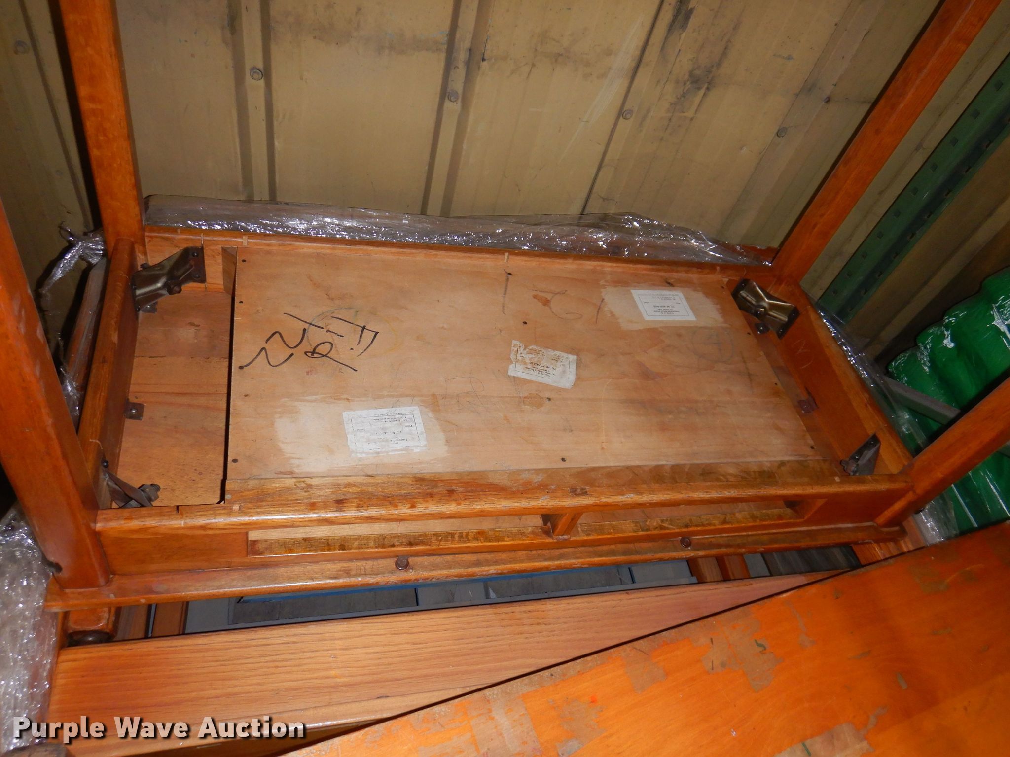 (5) wood desks in Des Moines, IA Item KN9874 sold Purple Wave