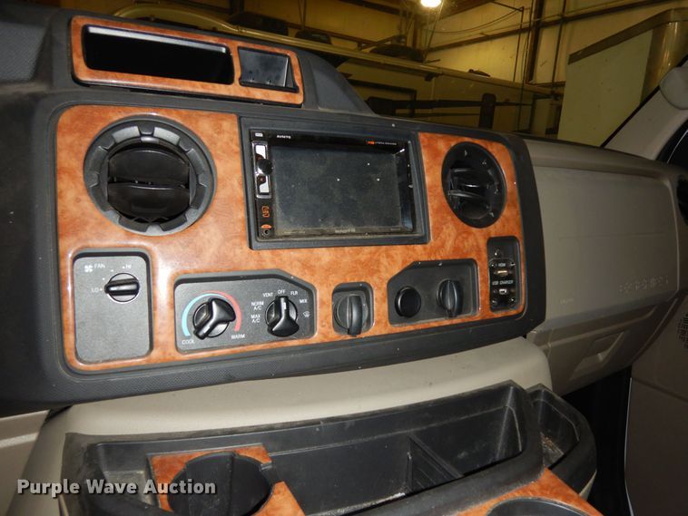 image for item DN1552 2017 Ford Econoline E350 Super Duty  RV