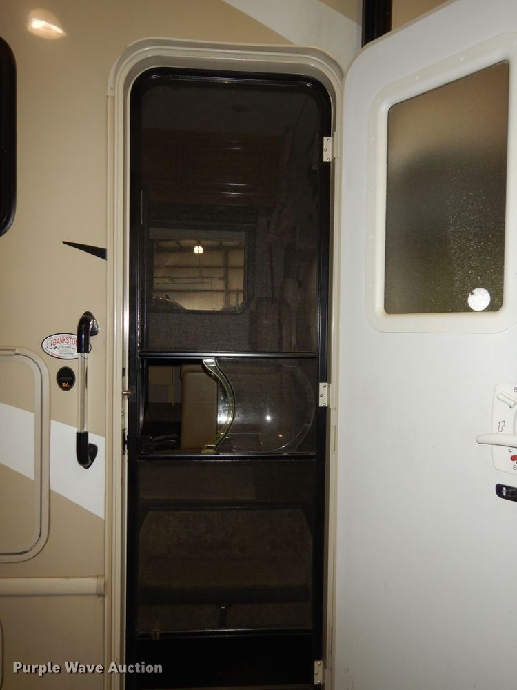 image for item DN1552 2017 Ford Econoline E350 Super Duty  RV