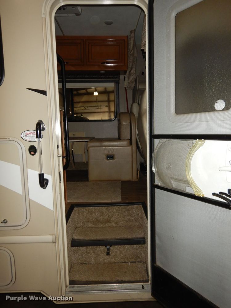 image for item DN1552 2017 Ford Econoline E350 Super Duty  RV