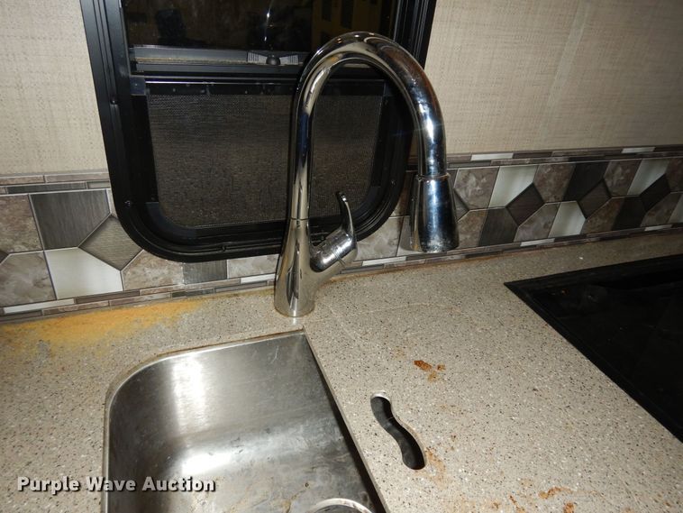 image for item DN1552 2017 Ford Econoline E350 Super Duty  RV