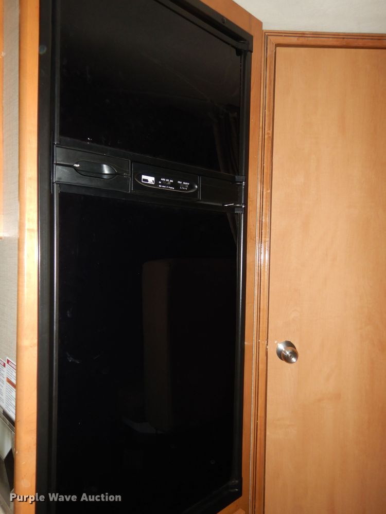 image for item DN1552 2017 Ford Econoline E350 Super Duty  RV