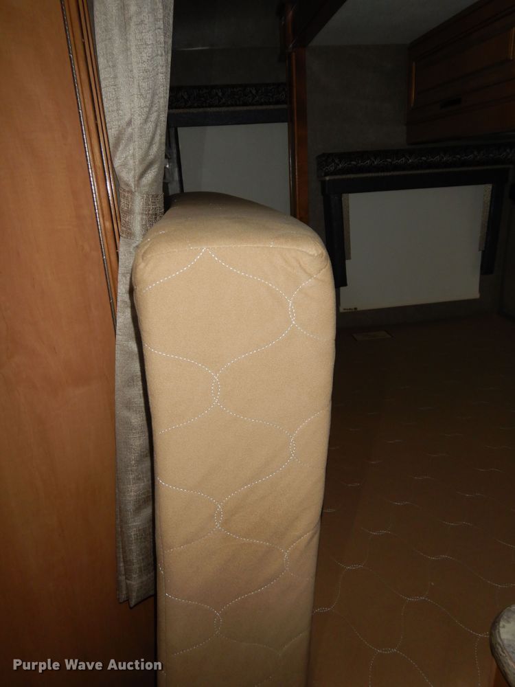 image for item DN1552 2017 Ford Econoline E350 Super Duty  RV