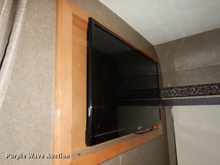 image for item DN1552 2017 Ford Econoline E350 Super Duty  RV