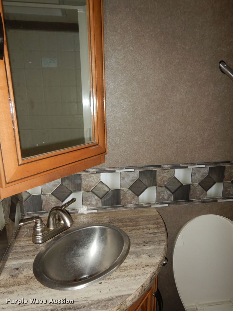 image for item DN1552 2017 Ford Econoline E350 Super Duty  RV