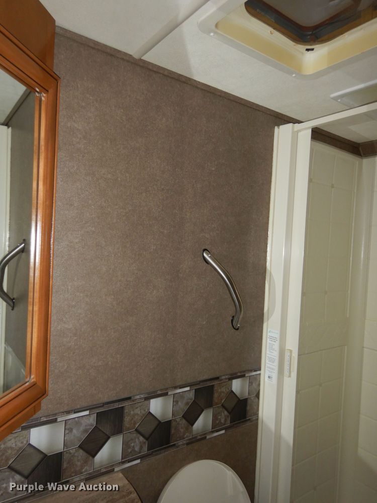 image for item DN1552 2017 Ford Econoline E350 Super Duty  RV