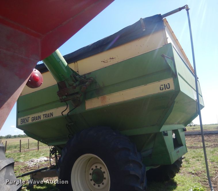 image for item DJ1316 Brent 610  grain cart