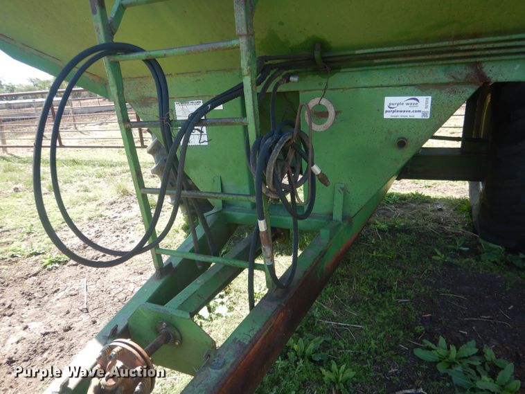 image for item DJ1316 Brent 610  grain cart