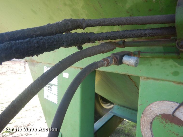 image for item DJ1316 Brent 610  grain cart