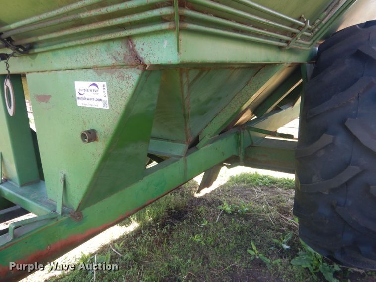 image for item DJ1316 Brent 610  grain cart