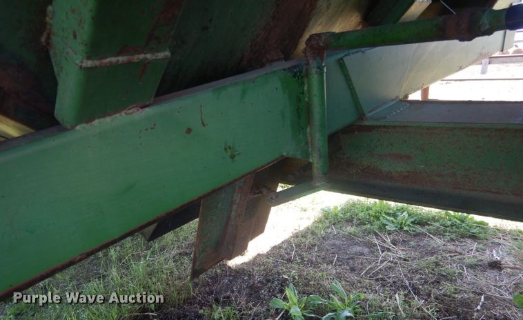 image for item DJ1316 Brent 610  grain cart