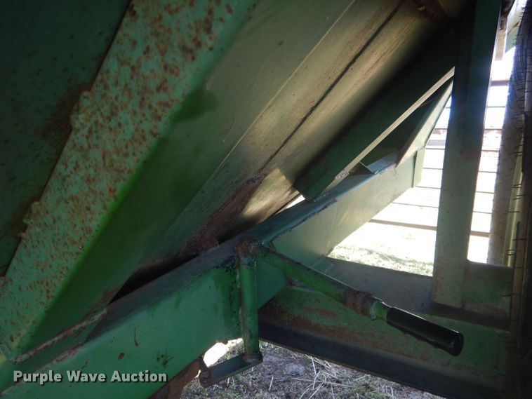 image for item DJ1316 Brent 610  grain cart