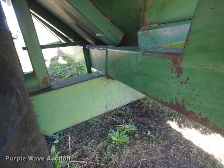 image for item DJ1316 Brent 610  grain cart