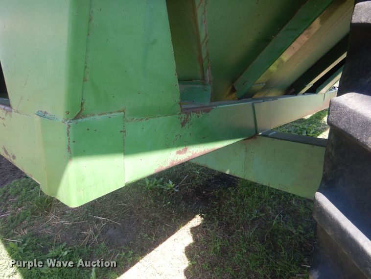 image for item DJ1316 Brent 610  grain cart