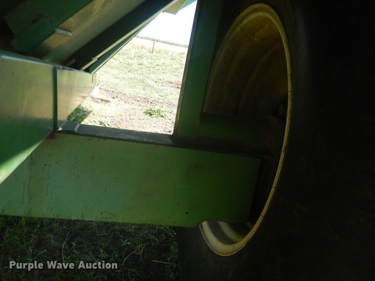 image for item DJ1316 Brent 610  grain cart