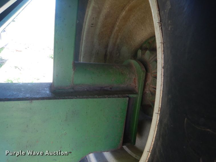 image for item DJ1316 Brent 610  grain cart