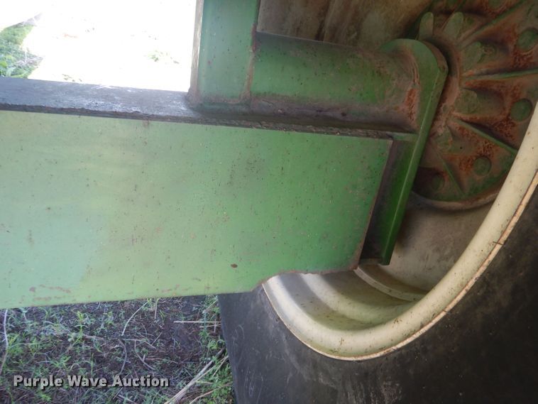 image for item DJ1316 Brent 610  grain cart