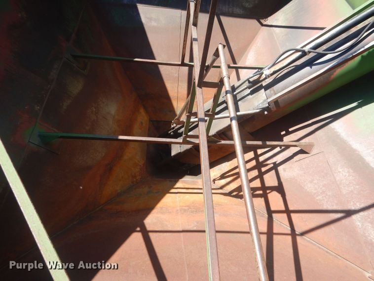 image for item DJ1316 Brent 610  grain cart