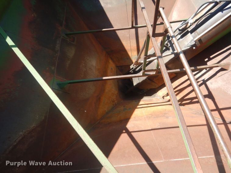 image for item DJ1316 Brent 610  grain cart