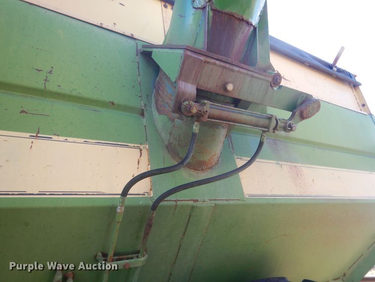 image for item DJ1316 Brent 610  grain cart