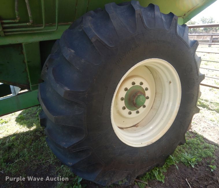 image for item DJ1316 Brent 610  grain cart