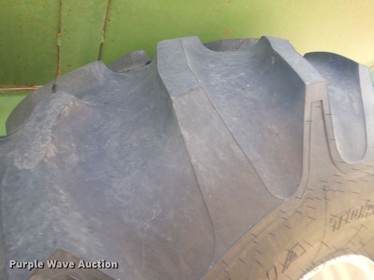 image for item DJ1316 Brent 610  grain cart