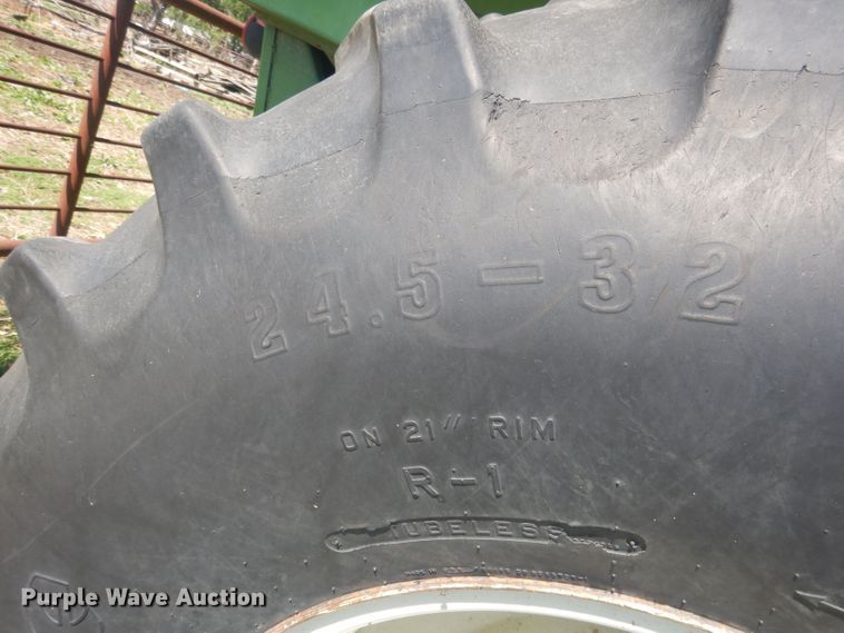 image for item DJ1316 Brent 610  grain cart