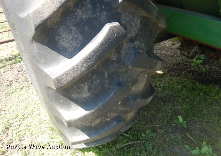 image for item DJ1316 Brent 610  grain cart