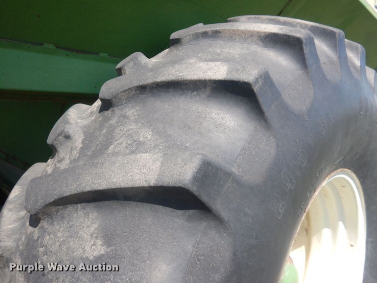 image for item DJ1316 Brent 610  grain cart