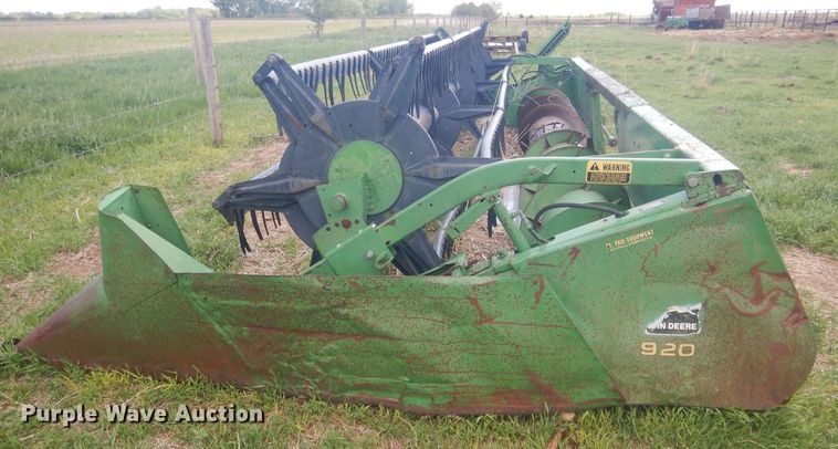 image for item DJ1319 1988 John Deere 920  flex head