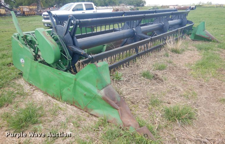 image for item DJ1319 1988 John Deere 920  flex head