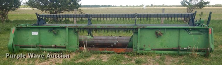 image for item DJ1319 1988 John Deere 920  flex head