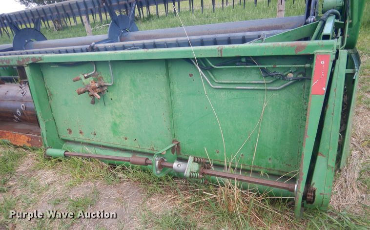image for item DJ1319 1988 John Deere 920  flex head
