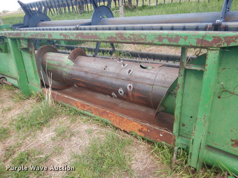 image for item DJ1319 1988 John Deere 920  flex head